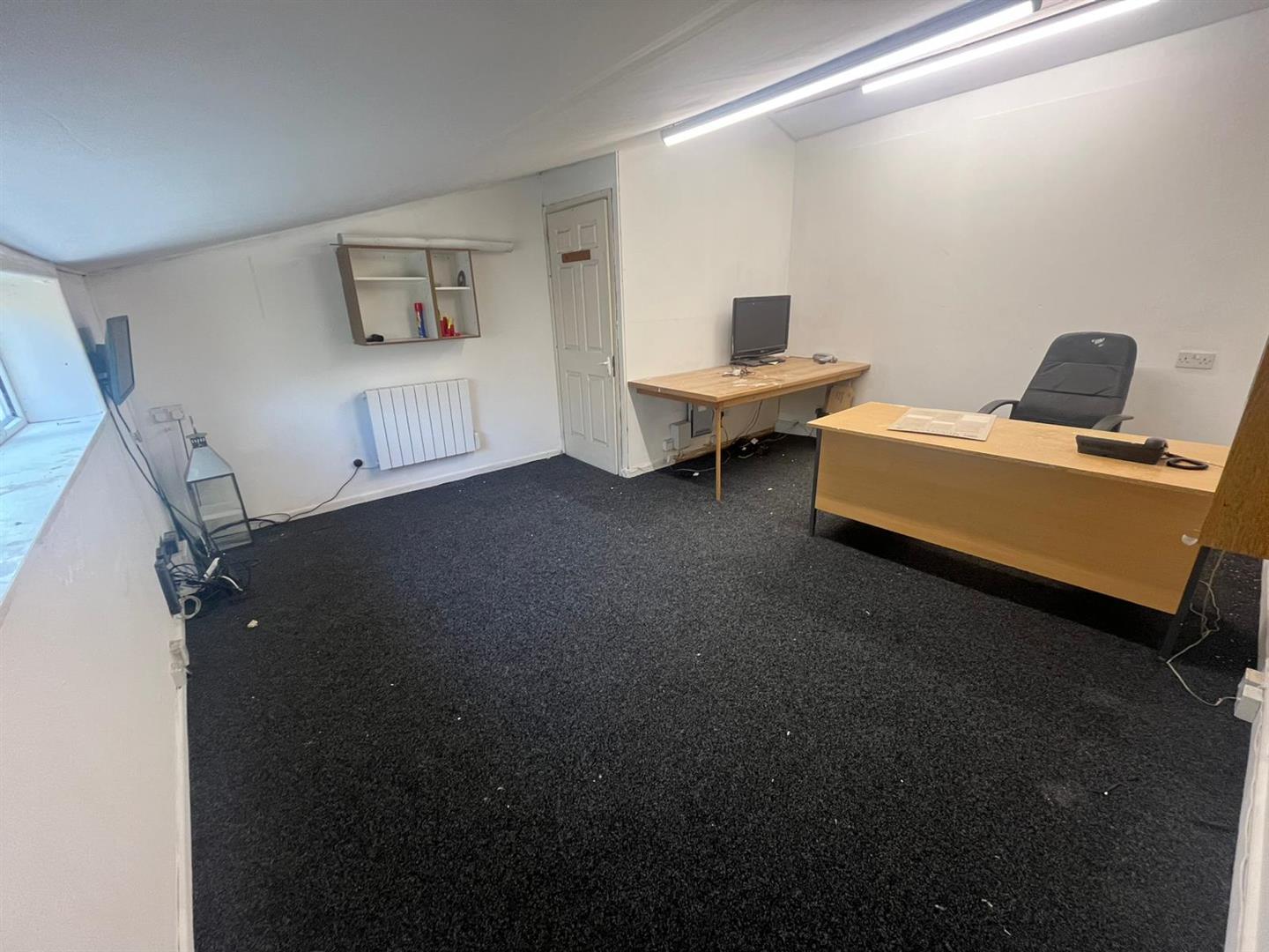 Fitted office unit at Cockers Farm Business Park, Heath Charnock